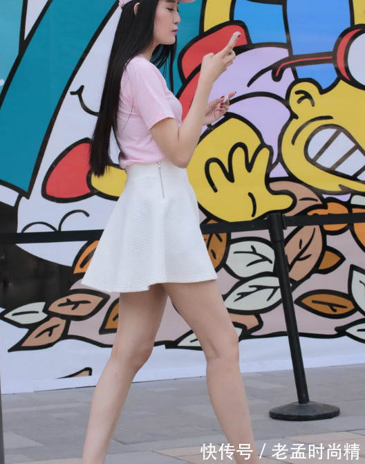 雨伞状|街拍:这种裙子转圈圈一定很美,各个腿细又白又长,好喜欢
