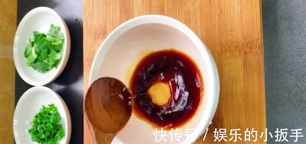 浇汁茄子的做法，酸辣咸鲜软烂入味，不懂厨艺也能做