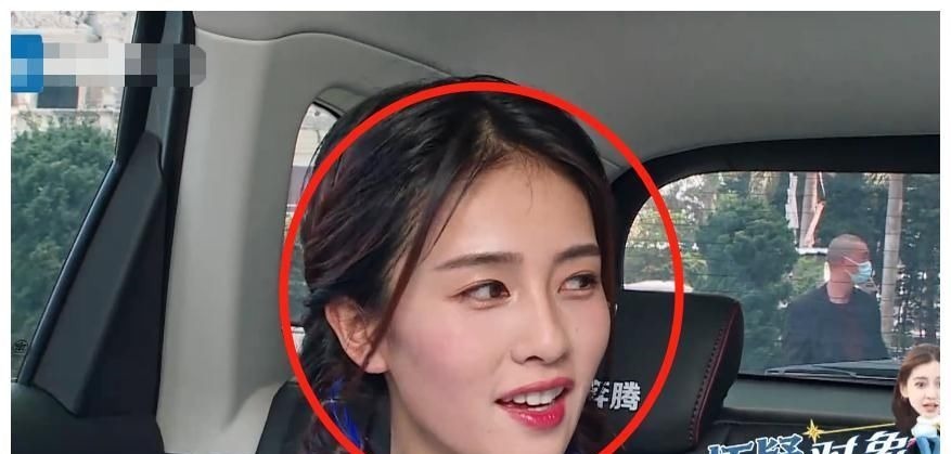 白鹿《跑男9》生圖流出，玩游戲時滿頭大汗，脫妝后暴露真顏值