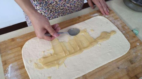 发面别做馒头和大饼了,换个新做法,简单又好吃,连吃3个不解馋