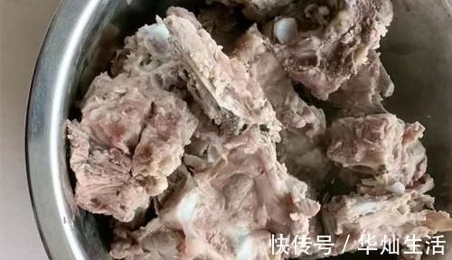 羊肉|天冷进补，不吃排骨也要多吃它，加一物熬一熬，汤白肉鲜，真滋补