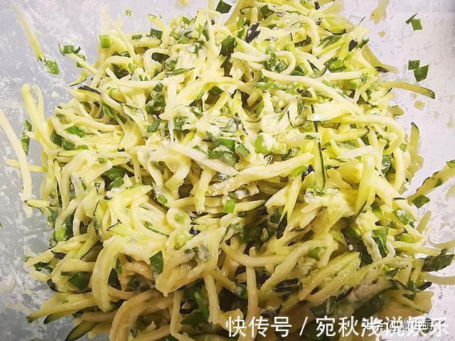 面粉|入伏后,吃肉没食欲,不妨尝尝这菜,简单煎一煎,既当菜又当饭