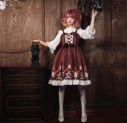 明明是破产三巨头之一，相比于JK和汉服，为什么洛丽塔受众低很多