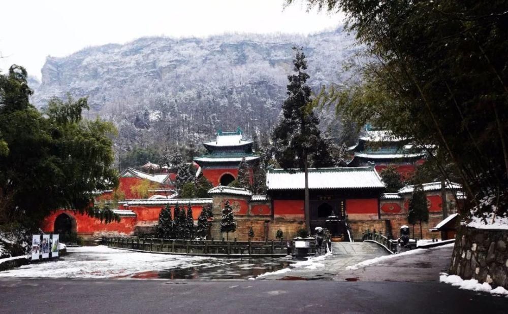 风雪|风雪武当山,仙境藏玄机!大雪封山时,道人、隐士都在干什么!