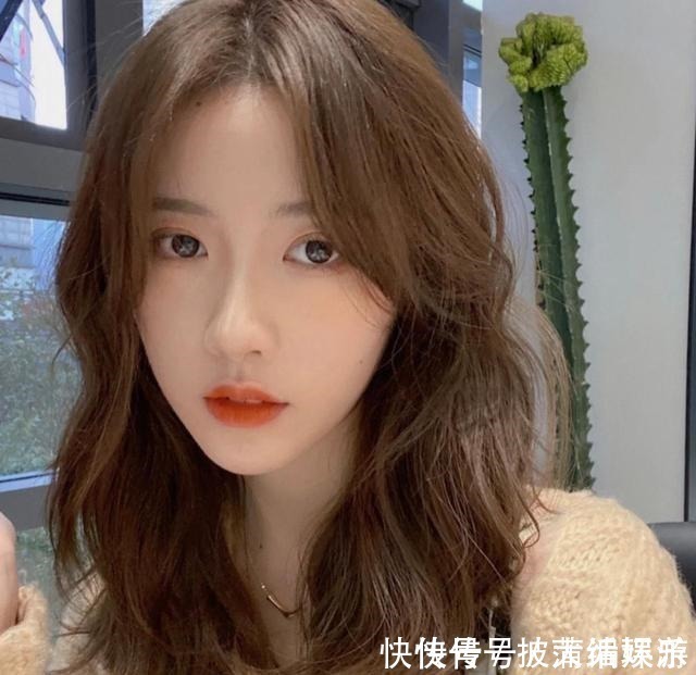 脸部 2021发型风向标短直发更受欢迎,刘海又重回巅峰,气质更A了!