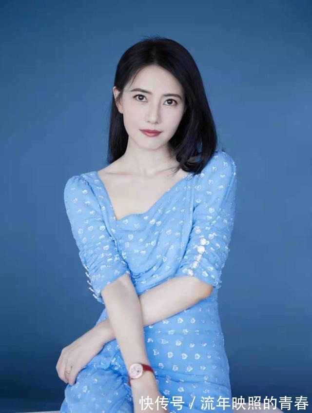 发型 女人过了45岁尽量别留长发、烫卷发!推荐这5款发型,太减龄