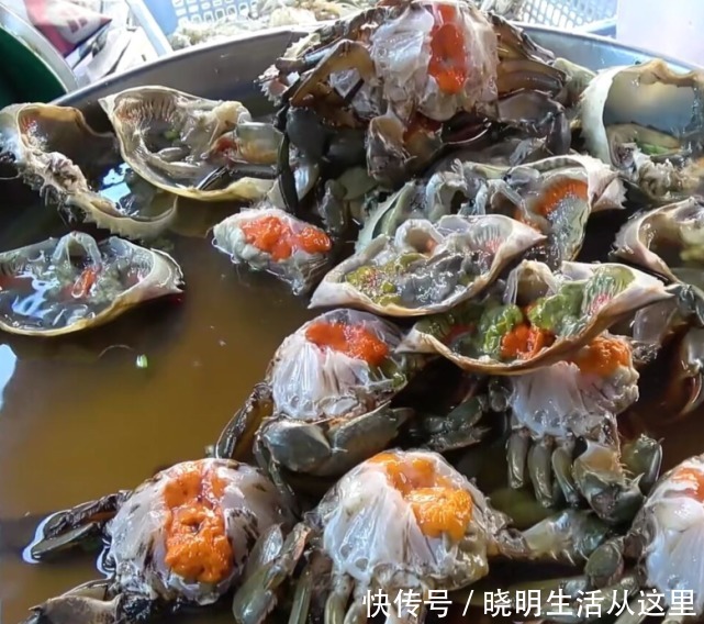 海鲜|马来西亚街头海鲜市场,螃蟹都是按筐来卖,直接拿起来就可以吃