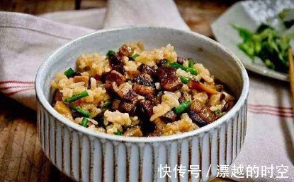 秘制红烧肉焖饭，肥而不腻，吃到停不下来，电饭煲就能搞定