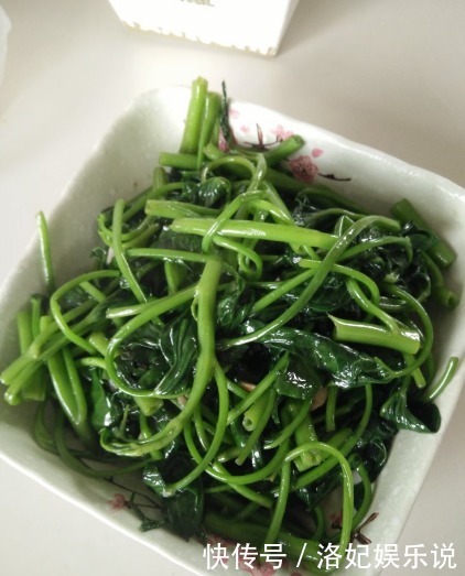 不该|炒空心菜,最不该直接下锅,行家只需一招,翠绿不发黑,营养美味