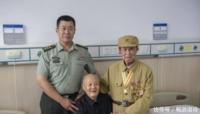 羞臊|战斗英雄张富清,60多年的两大坚持,让无数“功臣”羞臊