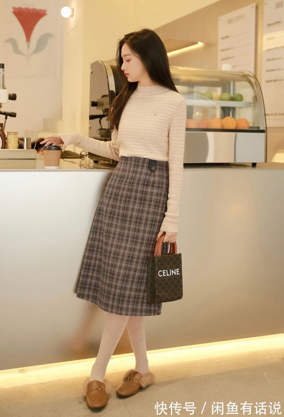 毛呢|真正见过世面的中年女人,冬天穿裙有“3穿3不穿”,一看就很高级