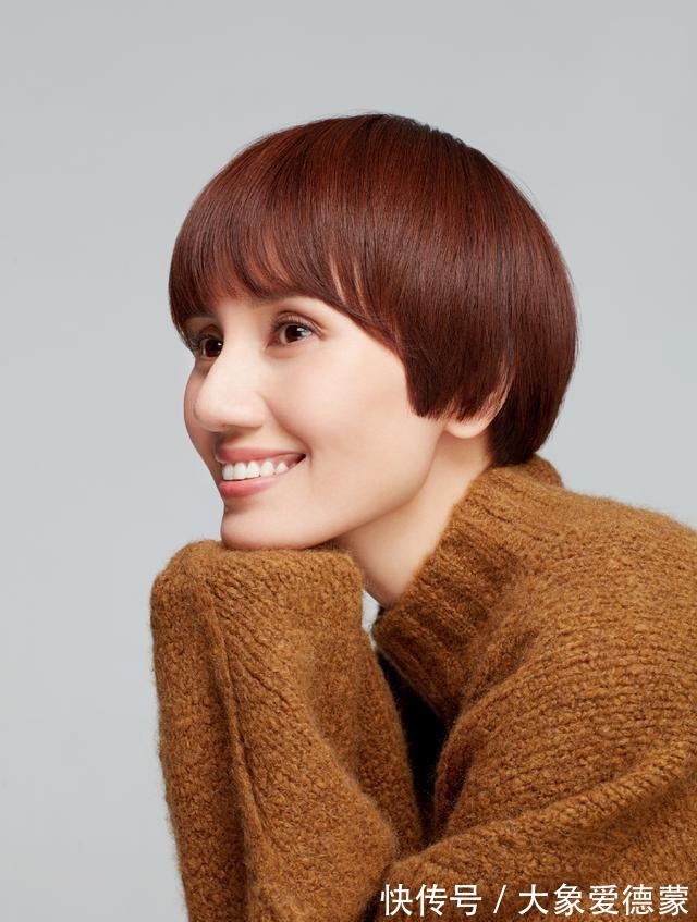 女人|45岁女人显年轻的发型有哪些中长直发或卷发都很好,时尚又优雅