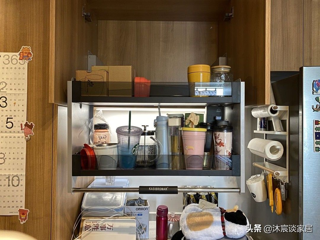 玄关|44岁的阿姨，与母亲同住，两人把家布置得温馨美好，适合居家养老