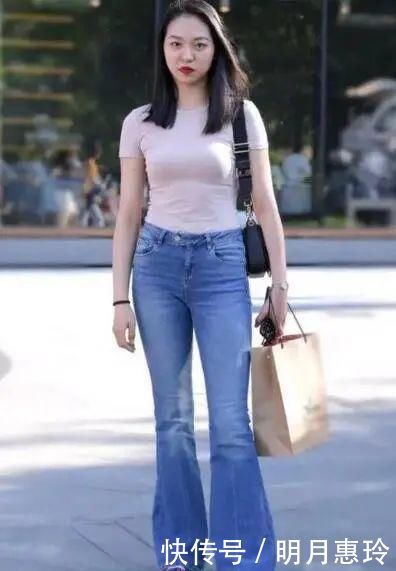 牛仔裤散发出休闲和优雅的味道,同时又不失优雅和大方