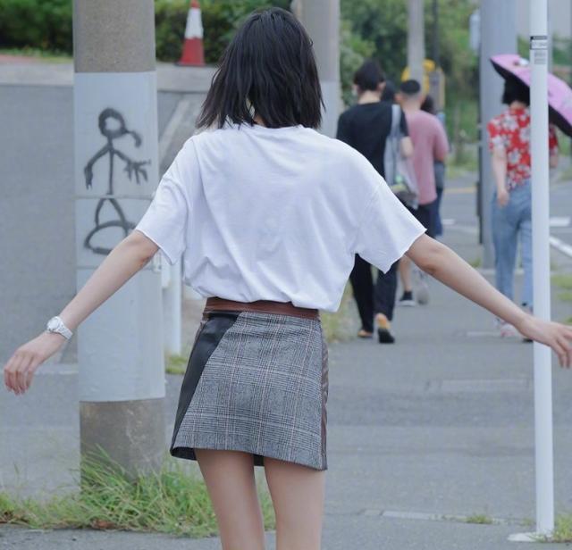 好看|被称为“大表姐”的刘雯日常穿搭, 穿出走秀的感觉, 网友: 太好看