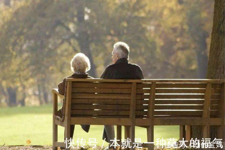 老两口|40年前选择''丁克''的夫妻，如今晚年生活咋样？网友：唏嘘不已
