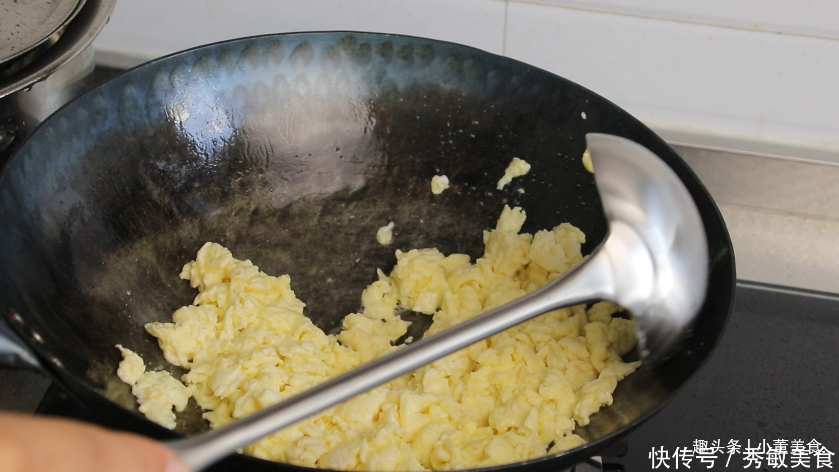  西红柿炒鸡蛋，先炒鸡蛋还是先炒西红柿很多人搞错，难怪不好吃