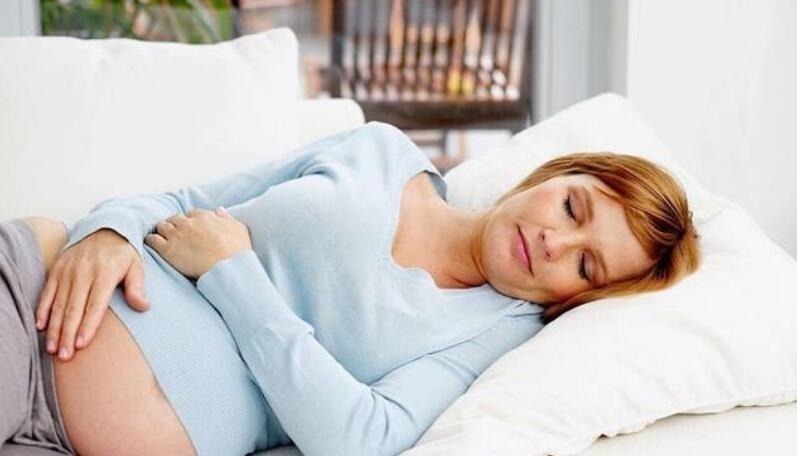 孕晚期|孕晚期只能左侧睡?盲目坚持会害了娃,这样睡对胎儿有好处