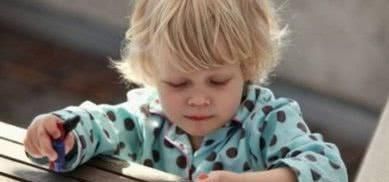 心理健康|宝宝是左撇子,是聪明的表现吗到底要不要纠正呢