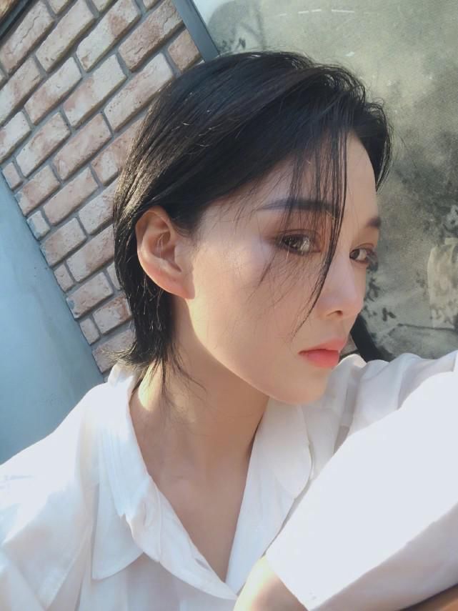 锁骨发out了！2021短发流行这么剪，烫不烫都超好看