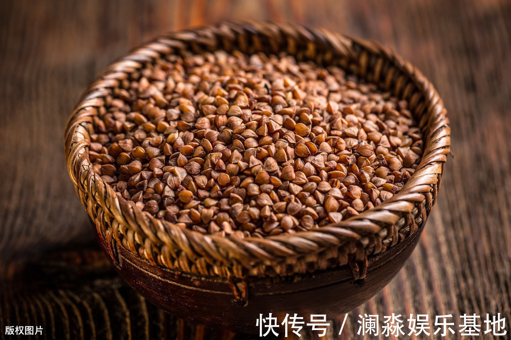 软化血管|1种粗粮，是降甘油三酯“高手”，捣碎泡水喝，通血管、血脂降了