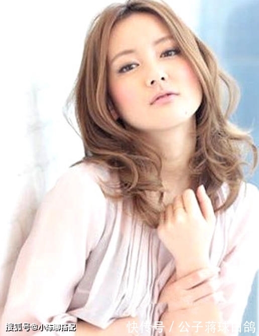 脸型|谁说圆脸低发际线的女性会很惨,掌握这6种发型,即时髦显气质