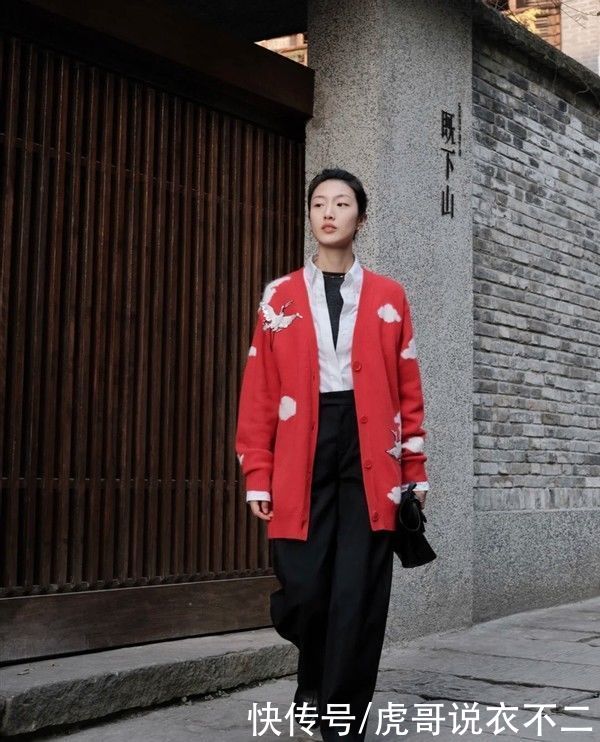 开春惊艳“朋友圈”的穿搭了解一下，每一套都优雅动人，值得借鉴