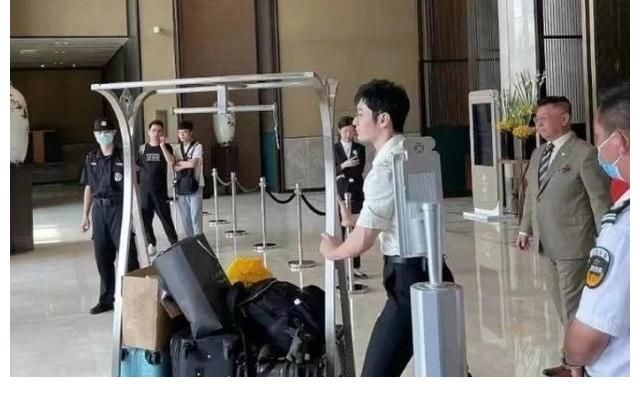 中餐廳5|《中餐廳5》路透，周也丁真逛超市顏值扛打，姚安娜蠻腰搶鏡