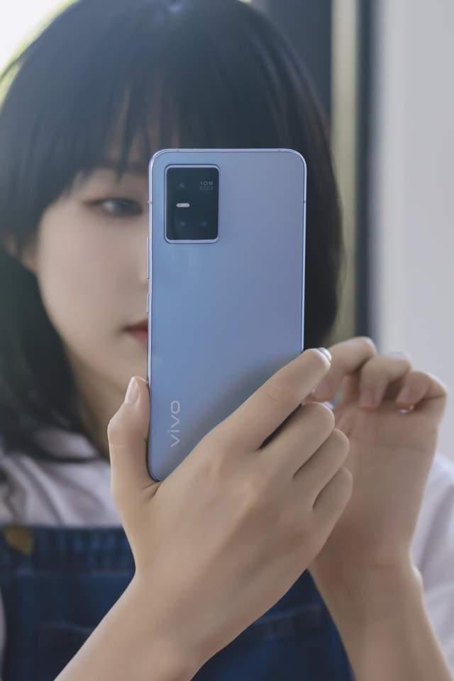 人像|自拍实力再提升，vivo S10 Pro推出自然人像！配色设计更梦幻