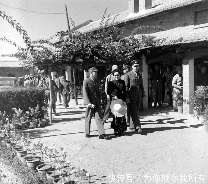 蒋介石|一组1943年12月蒋介石与宋美龄视察中国驻印远征军的珍贵照片！