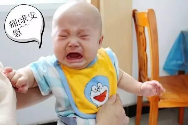 医生|8个月的宝宝接种疫苗,小表情让人忍俊不禁,医生:舍不得下手
