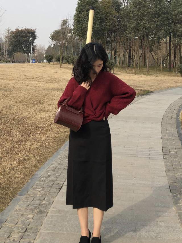 毛衣 秋季,牛仔裤怎么穿才好看?泡泡袖衬衫+阔腿牛仔裤,复古洋气