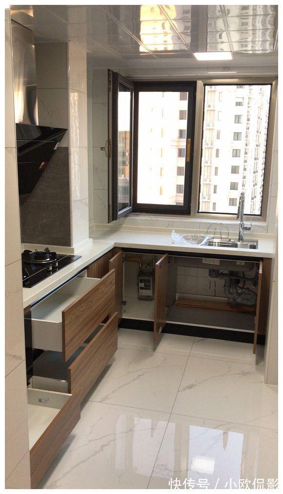 我妈|晒晒亲妈给装修的新房，看了卧室壁纸笑哭了，老妈我太难了！