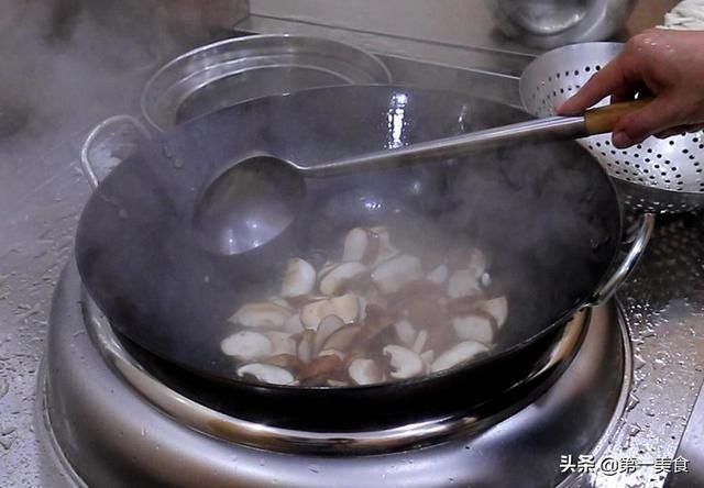 香菇肉片|饭店的香菇肉片为啥好吃，原来腌制是关键，厨师长教你正确做法