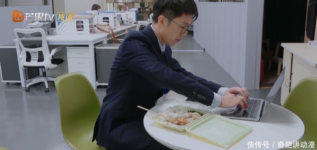 她俩吵起来了，我竟然觉得好过瘾！