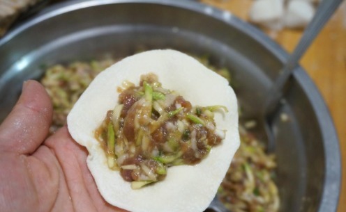 要想西葫芦包饺子不出汤,记住这个窍门,包什么馅都不会失手!
