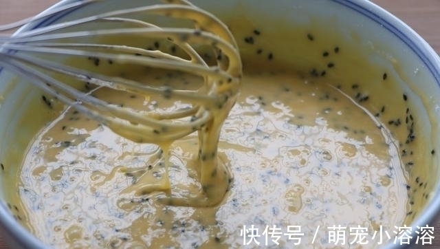 蛋卷不要买了，不要蛋卷机，只要平底锅就能做，又香又脆超美味