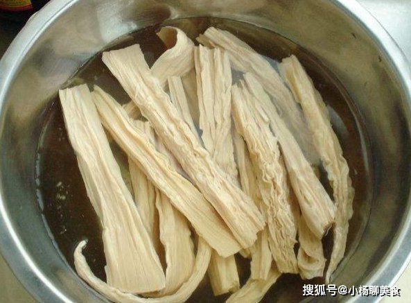泡腐竹时,不要直接加水泡,教你正确做法,腐竹泡得快有韧性