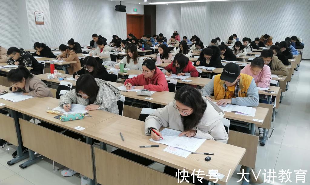 学姐|研究生学姐透露，考研复试的时候带着这些证书，有可能“加分”