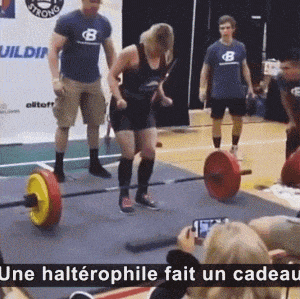 |搞笑GIF:姑娘 不行就别硬撑了 我看着都觉得尴尬