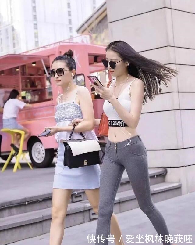 穿搭 自然随性的打底裤穿搭更显大气时尚感,百搭耐看又大方,略显低调!