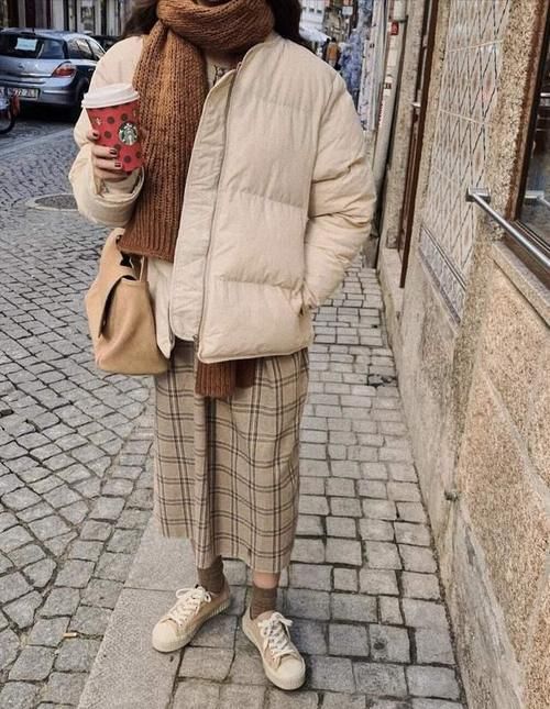 羽绒服流行这样搭，个性保暖还时尚，时尚达人都在穿