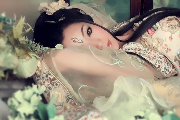 多么|历史上比四大美女还美的人, 一生当了九次寡妇, 被多位国君争抢