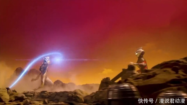 黑暗三人组|特利迦的封印太弱?一块陨石解封卡尔蜜拉,并非看到的这么简单