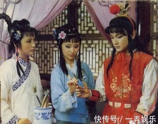 薛宝钗&贾桂是末世里独一无二的新生儿,他并不是贾宝玉与薛宝钗的孩子