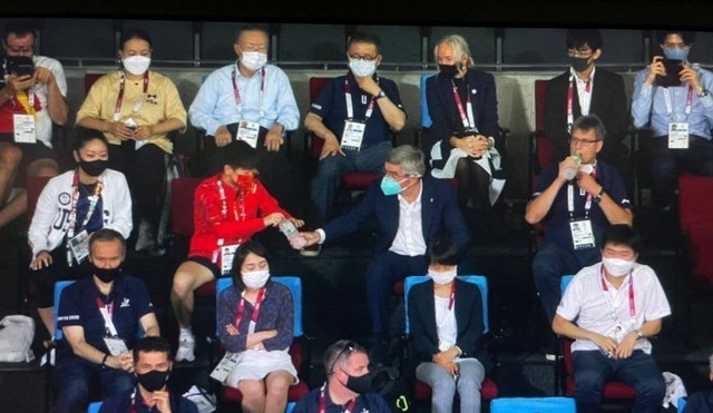 老熟人|孙颖莎人缘有多好？世乒赛张安是她的老熟人，东京奥运帮忙做翻译