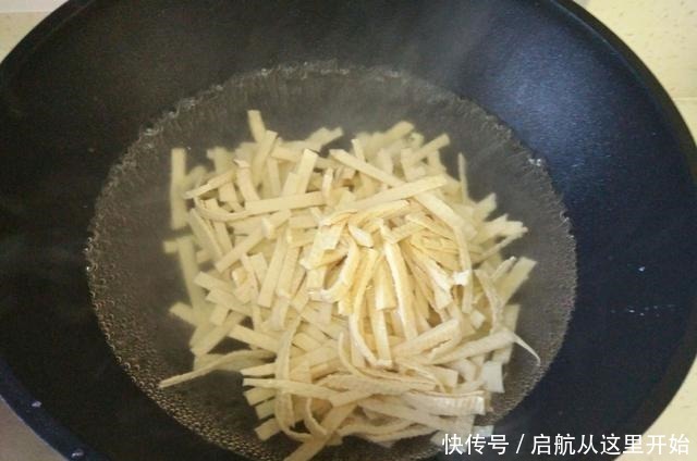 油豆腐皮|赘肉最怕的就是“它”，不论男女，吃完排出黑臭宿便，腰部有曲线