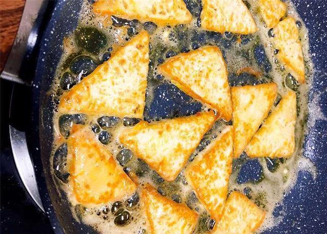 料汁|香煎豆腐怎样做出大厨口味？掌握对了方法，香酥可口巨好吃