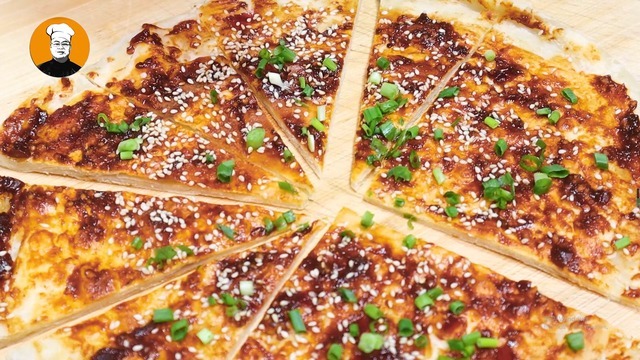 小吃摊卖10元一斤的酱香饼，告诉你秘制酱料配方，外脆里软又多层