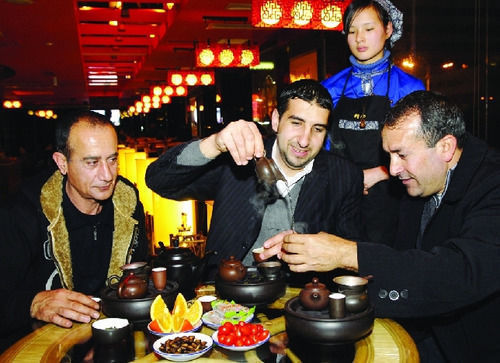 俄罗斯人最爱喝的饮料，不是伏特加不是啤酒，而是中国制造的它